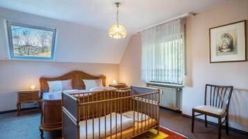 3 bedrooms, iron/ironing board, free WiFi, bed sheets