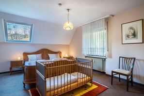 3 makuuhuonetta, silitysrauta/-lauta, ilmainen Wi-Fi, vuodevaatteet
