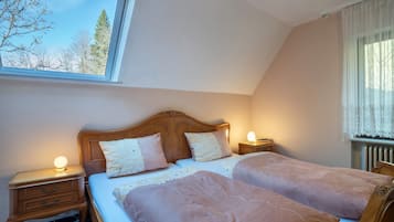 3 bedrooms, iron/ironing board, free WiFi, bed sheets