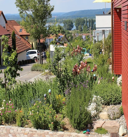 Property grounds. Studio Apartment 'Sonnenhalde' with Lake View, Private Terrace and Wi-Fi
