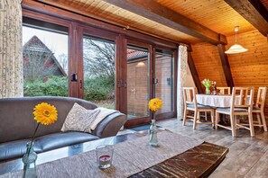 Fernseher, DVD-Player, Stereoanlage