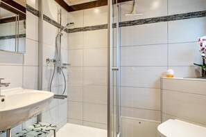 Dusche, Haartrockner, Handtücher