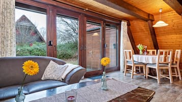 Fernseher, DVD-Player, Stereoanlage