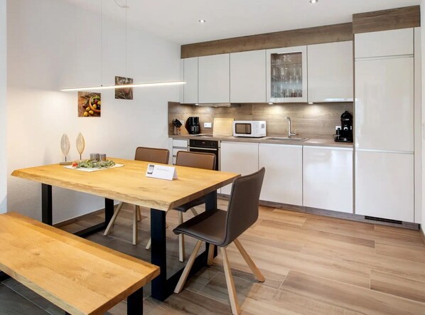 Dining - Apartment with Panoramic Views in 'Chalet Foret' near Hiking, Skiing & Cross-Country Trails (Todtnauberg)