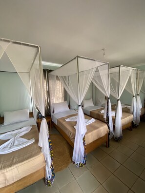 Chambre triple Standard | Système d’insonorisation, accès au Wi-Fi (inclus), literie fournie