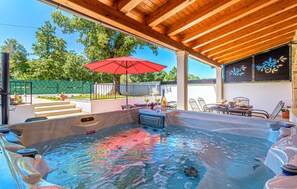 Outdoor dining - 3 bedroom stunning home in Brscici (Brscici)