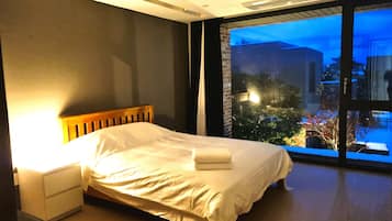 2 bedrooms, Egyptian cotton sheets, premium bedding, Select Comfort beds