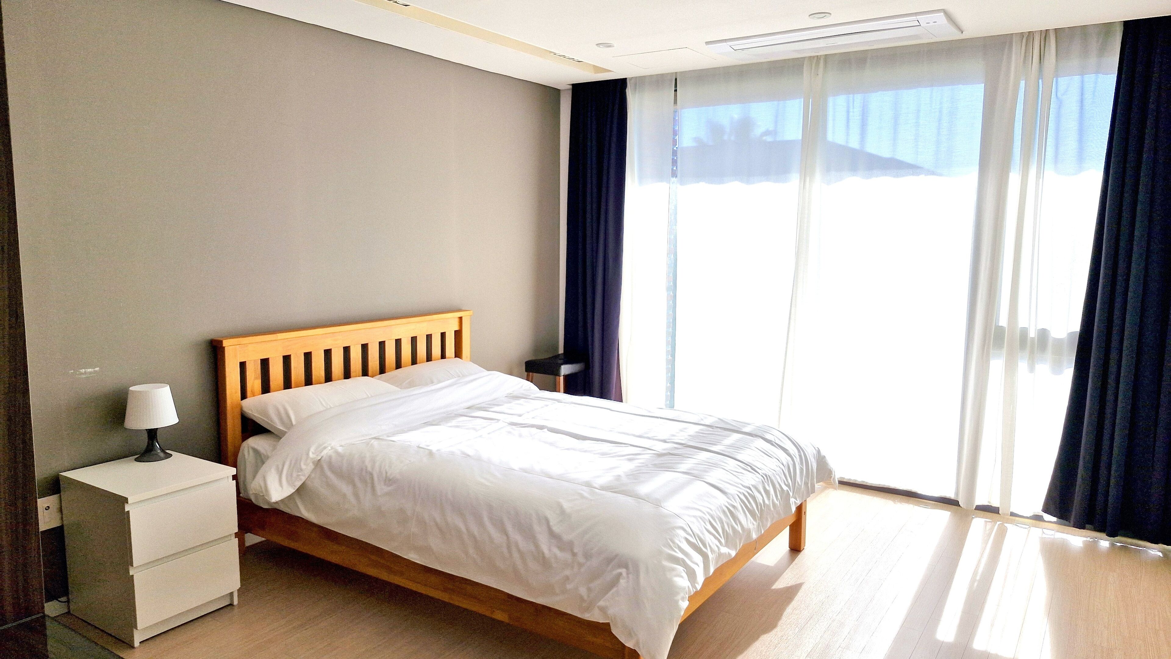 2 bedrooms, Egyptian cotton sheets, premium bedding, Select Comfort beds