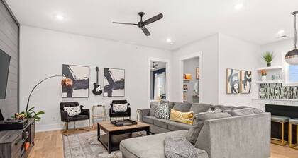 BF ~ 5 Beds w/ Elevator ~ Free Secure Parking ~ West End ~ Near Vanderbilt and Tons of Restaurants