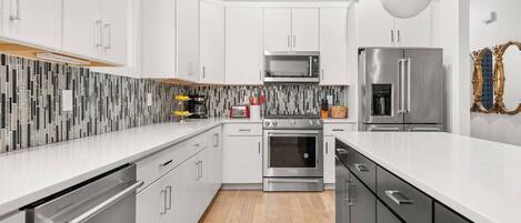 Kühlschrank, Mikrowelle, Geschirrspüler