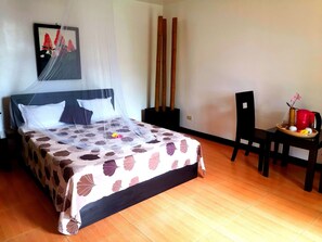 5 bedrooms, WiFi, bed sheets - A cozy summer place with five rooms available for 16 to 20 guests. (Dauis)