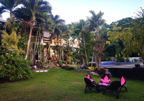 Terrace/patio - A cozy summer place with five rooms available for 16 to 20 guests. (Dauis)