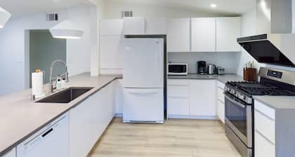 Ideal Cupertino 3BR w/ Patio & Backyard, nr Restaurants, by Blueground