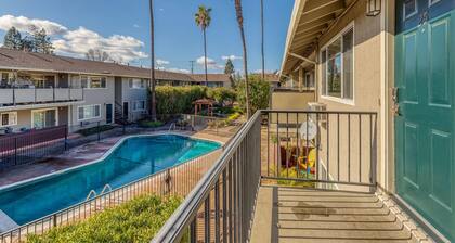 Lovely Mountain View 2BR w/ Pool & Patio, nr Caltrain, by Blueground