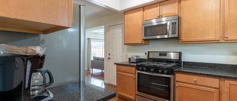 Réfrigérateur, micro-ondes, four, lave-vaisselle