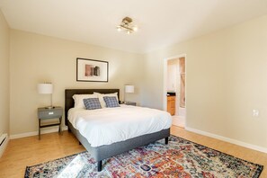 1 bedroom, iron/ironing board, WiFi, bed sheets - Open Palo Alto 1BR w/ Parking, nr Shops & Tech Companies, by Blueground (South Bay)