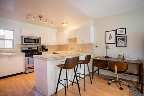 Réfrigérateur, micro-ondes, four, lave-vaisselle