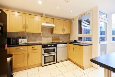 The Kennington Park Crib - Lovely 2bdr Flat With Garden