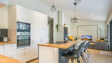 Réfrigérateur, micro-ondes, lave-vaisselle