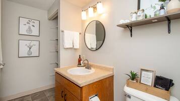 Een douche, handdoeken