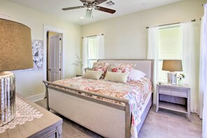 3 bedrooms, iron/ironing board, bed sheets - Modern Slidell Home w/ Private Fishing Dock! (Slidell)