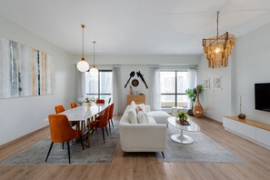 TV - 2BR Escape with Panoramic Marina Views in JBR (Dubai)