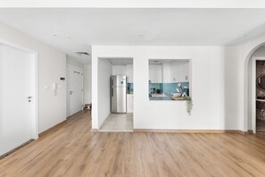 Interior - 2BR Escape with Panoramic Marina Views in JBR (Dubai)