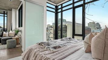 2 bedrooms, desk, iron/ironing board, travel crib