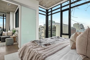 2 bedrooms, desk, iron/ironing board, travel crib - The Domain | Skyline View | King Beds | Pool | Gym (Calgary)