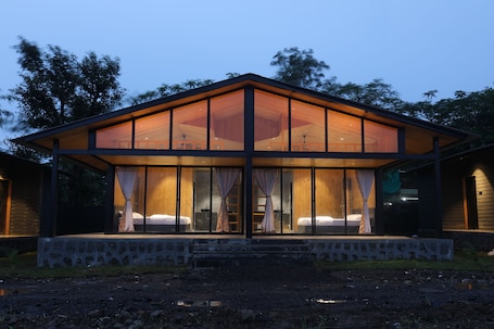 Luxury Cottage | 1 bedroom, desk, free WiFi, bed sheets