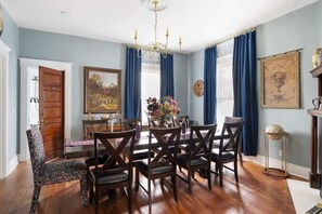 Dining - Stylish Retreat | Prime Location | Yard | Fire Pit (Louisville)