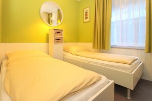 2 bedrooms, WiFi - Townhouse Thaden - mid-terrace house in Norddeich for up to 4 people (Norden)