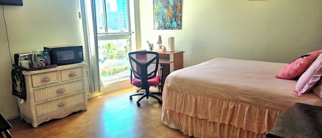 2 bedrooms, iron/ironing board, WiFi