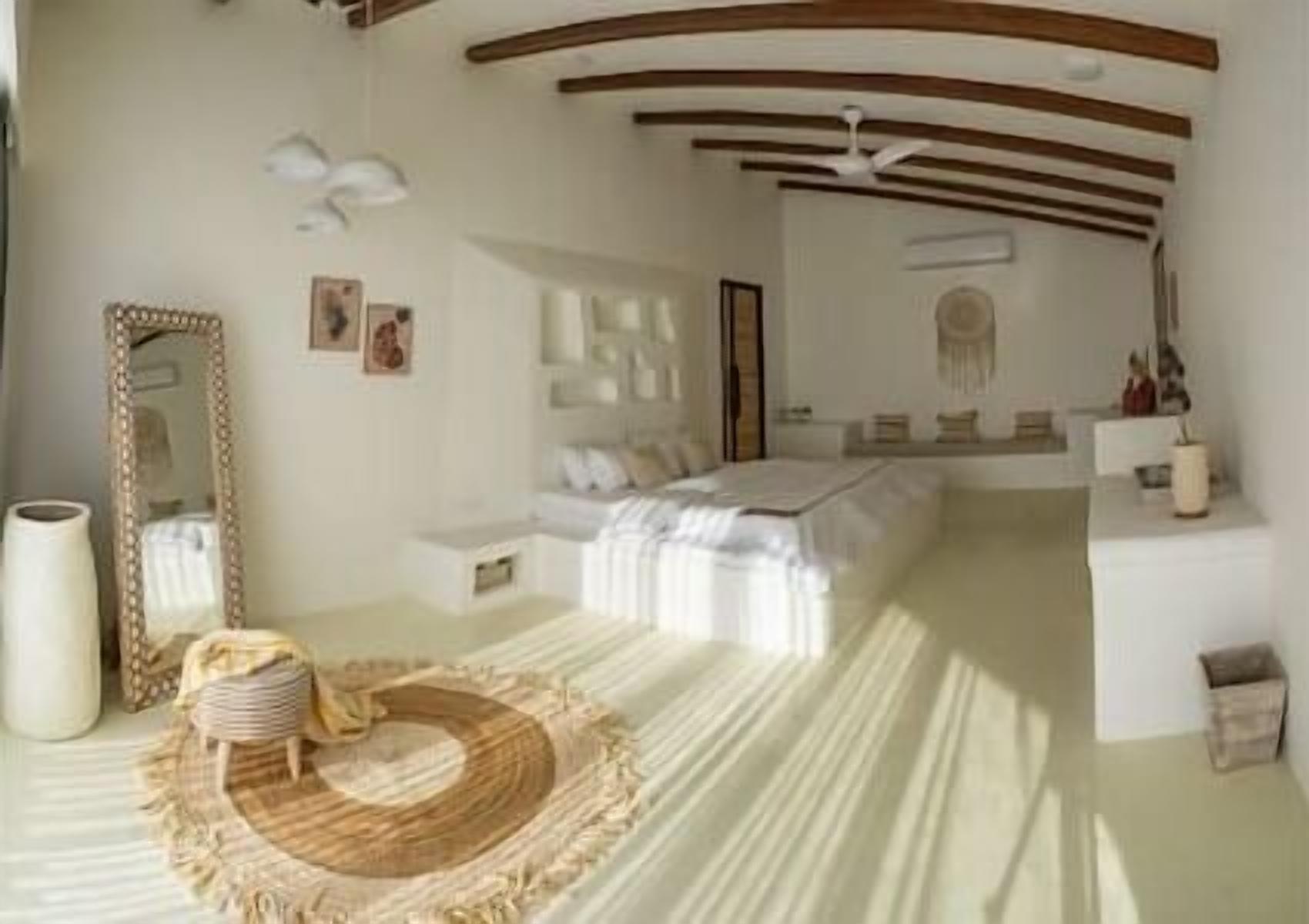 5 habitaciones, escritorio y tabla de planchar con plancha 