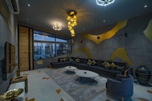 TV, fireplace, books, stereo