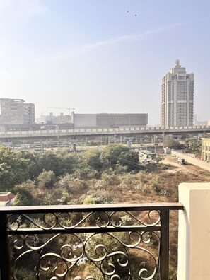Luxury Studio | Balcony view - Hotel Flamingo (Gurugram)