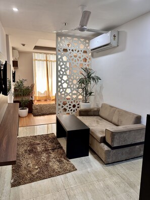 Colchones con pillow-top, muebles diferentes y escritorio