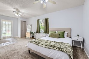 5 chambres, coffres-forts dans les chambres, bureau