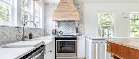 Frigorífic, microones, forn i placa de cuina