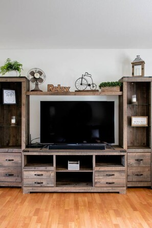 Interior - Spa, Family, Pets/Friends & Views plus Yosemite! (Oakhurst)