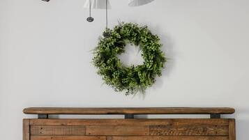 4 bedrooms, desk, iron/ironing board, travel crib