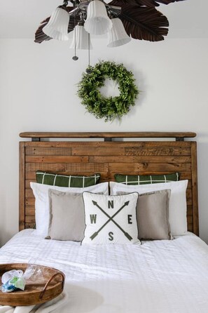 4 bedrooms, desk, iron/ironing board, travel crib