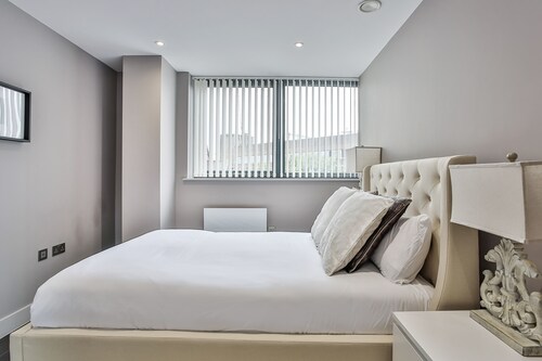 2 Bedroom Self-Contained Flat - 2 beds, 2 baths