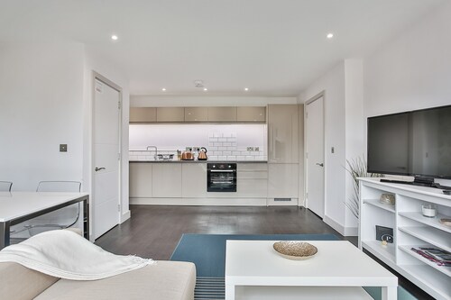 2 Bedroom Self-Contained Flat - 2 beds, 2 baths