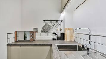 Réfrigérateur, micro-ondes, four, lave-vaisselle