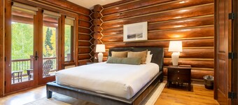 Townhome on the Creek 135 by AvantStay | Ski In/ Ski Out Home w/ Hot Tub