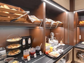 Daily buffet breakfast (EUR 13.9 per person)