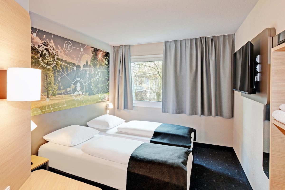 1 bedroom, blackout curtains, soundproofing, free WiFi