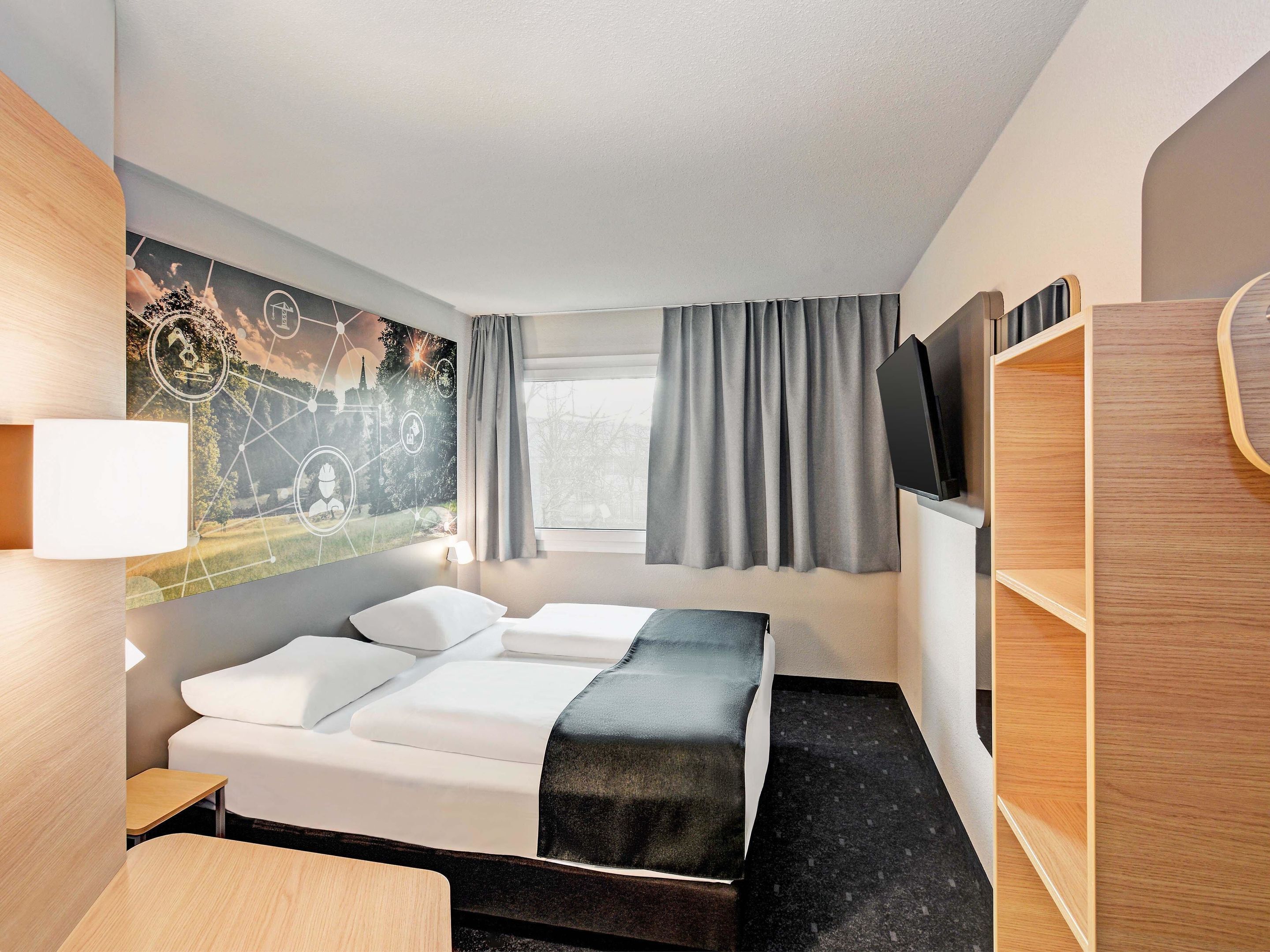 Doppelzimmer (French bed)