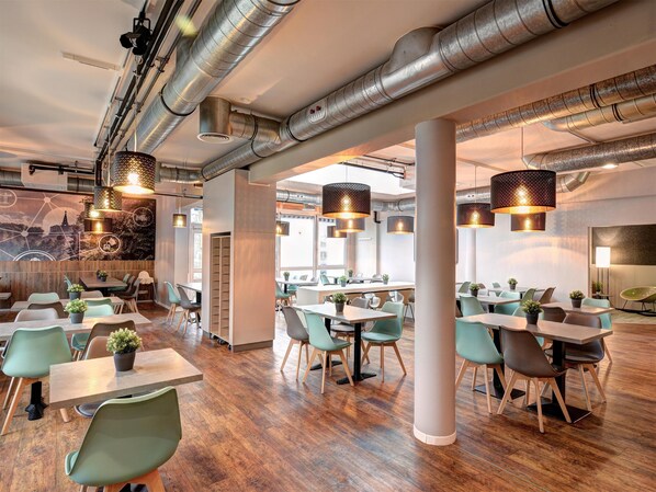 Daily buffet breakfast (EUR 13.9 per person)
